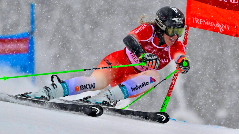 Géant de Tremblant. Camille Rast frôle le podium, Alice Robinson en patronne