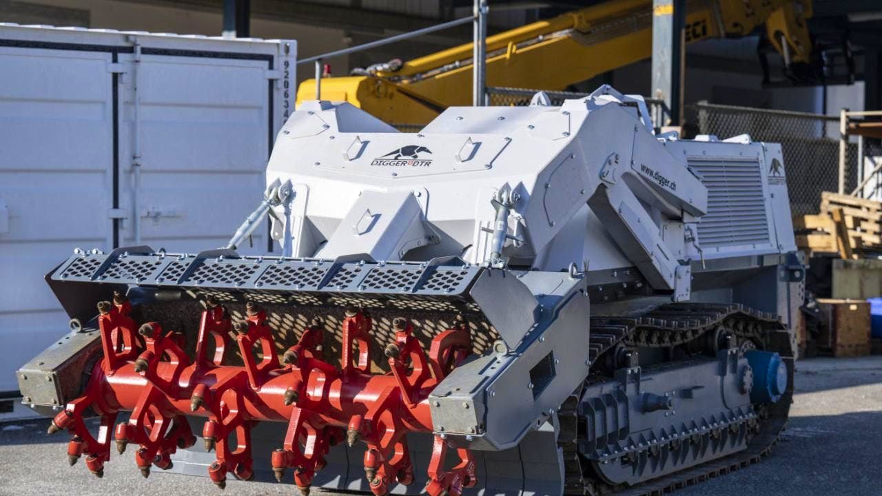 Auslandshilfe. Stiftung für Minenräumung schickt Maschine in die Ukraine