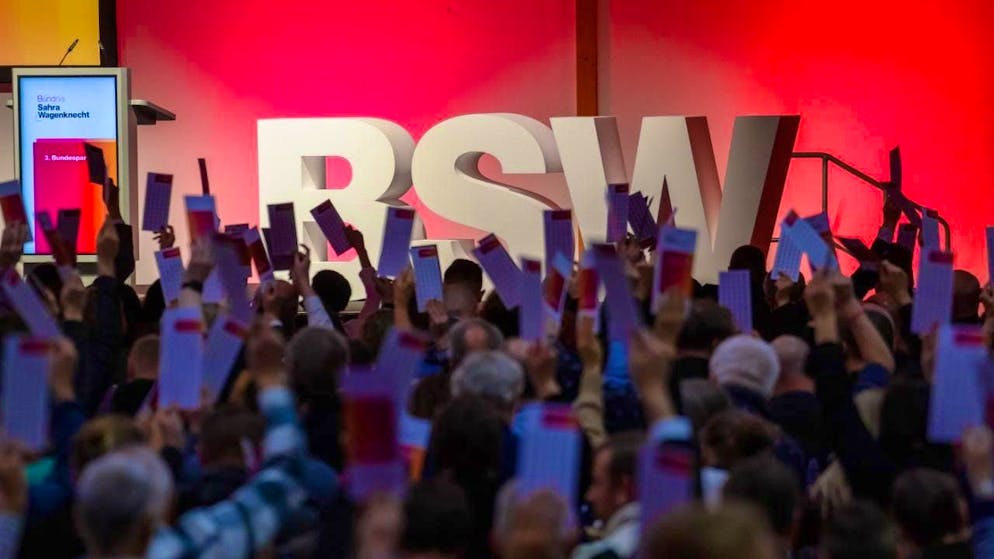 Delegates vote on a new name for the party at the 3rd federal party conference of the "Sahra Wagenknecht Alliance" party. Photo: Klaus-Dietmar Gabbert/dpa