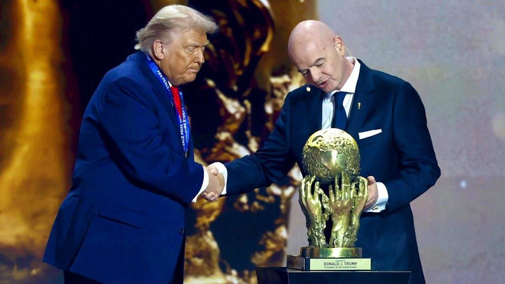 FIFA President Gianni Infantino presents Donald Trump with a peace prize.