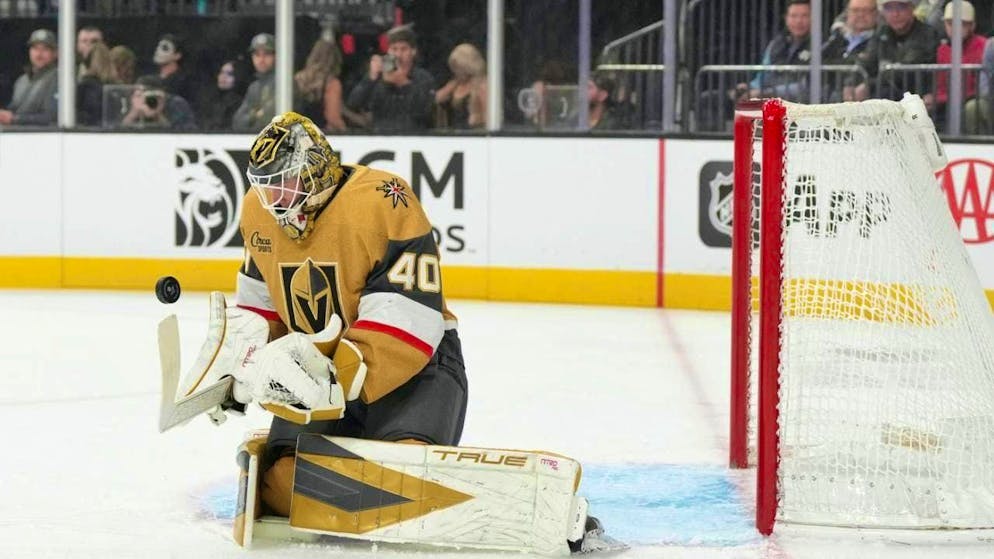 Akira Schmid shows a very strong performance against the New Jersey Devils.