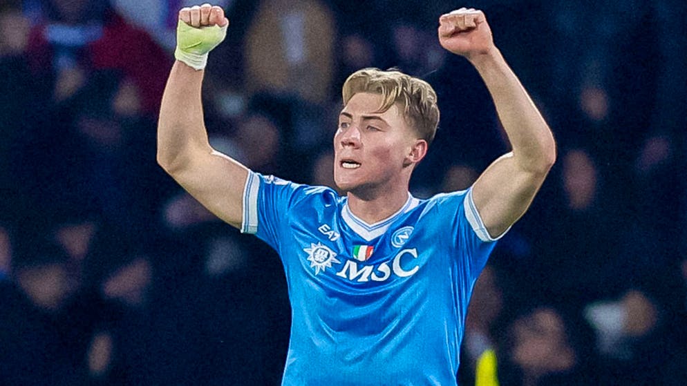 Serie A. Napoli gewinnt Knüller-Duell gegen Juve 2:1 und übernimmt die Tabellenführung