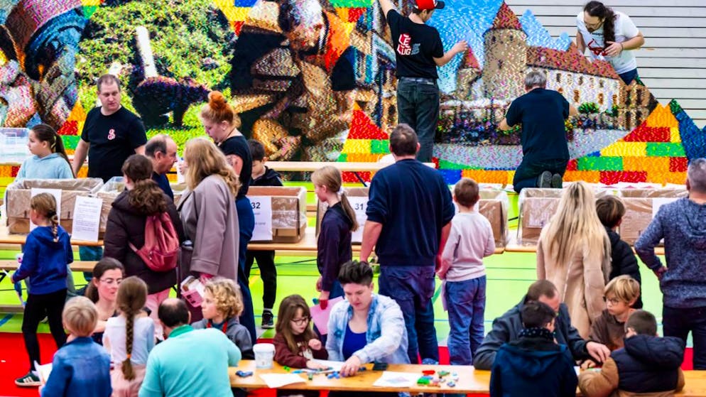 Fresque en Lego: Yverdon-les-Bains s'empare du record du monde - Gallery. L'événement a attiré un public nombreux au Centre sportif des Îles à Yverdon-les-Bains.