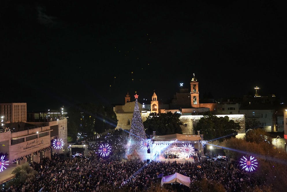 Beeindruckende Weihnachtsbäume aus aller Welt - Gallery. In diesem Jahr steht wieder ein Weihnachtsbaum auf dem Krippenplatz neben der Geburtskirche in der Stadt Bethlehem, die traditionell als Geburtsort von Jesus Christus gilt.