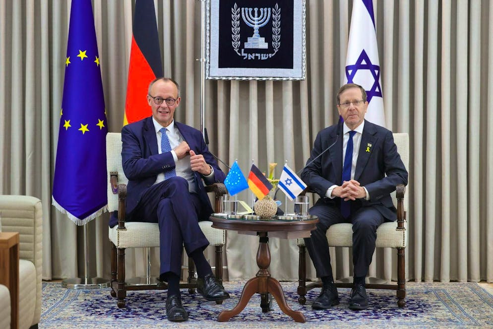 German Chancellor Friedrich Merz (l.) and Israeli President Isaac Herzog on December 6, 2025.