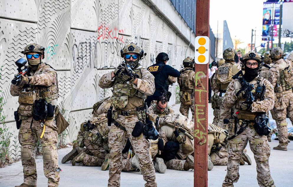 Überall in den USA – so wie hier in Los Angeles – machen vermummte Agenten der Einwanderungsbehörde ICE Jagd auf angeblich illegale Einwanderer.