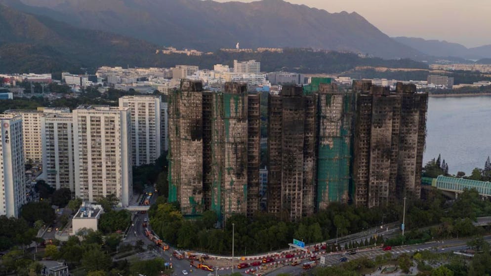 Quel che resta degli edifici devastati dall'incendio