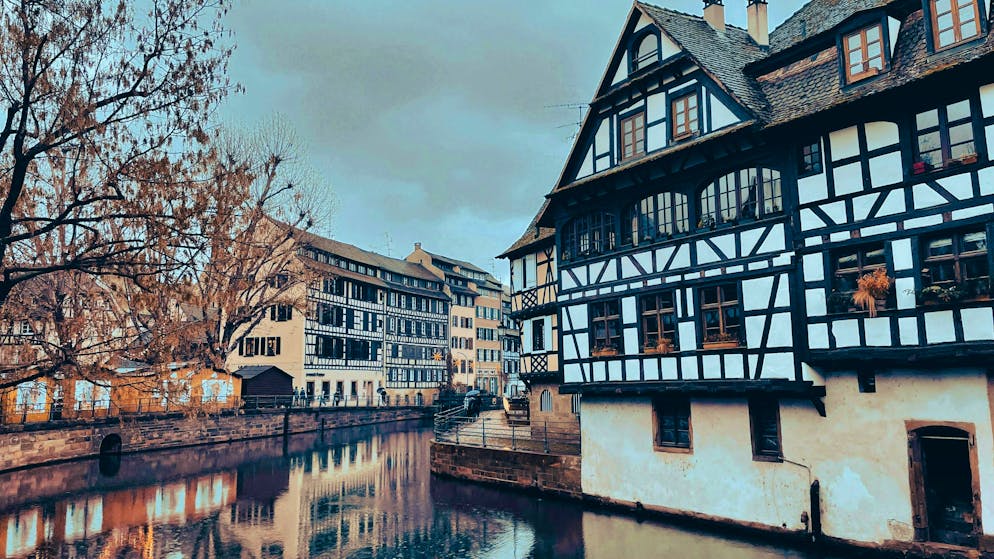 Strasbourg is close to the border. 