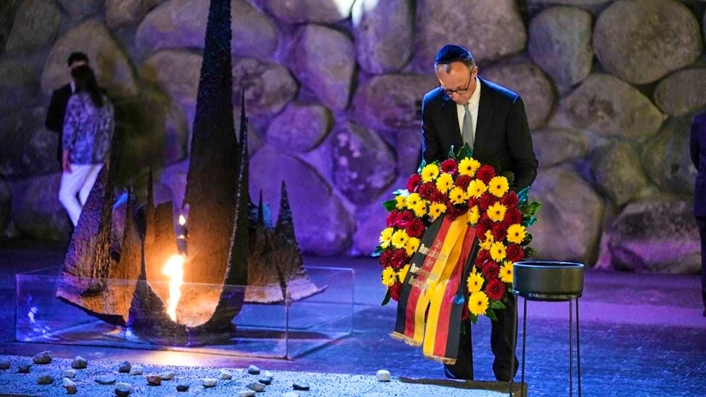 German Chancellor Friedrich Merz (CDU) in the Hall of Remembrance at the Yad Vashem Holocaust Memorial. Photo: Michael Kappeler/dpa