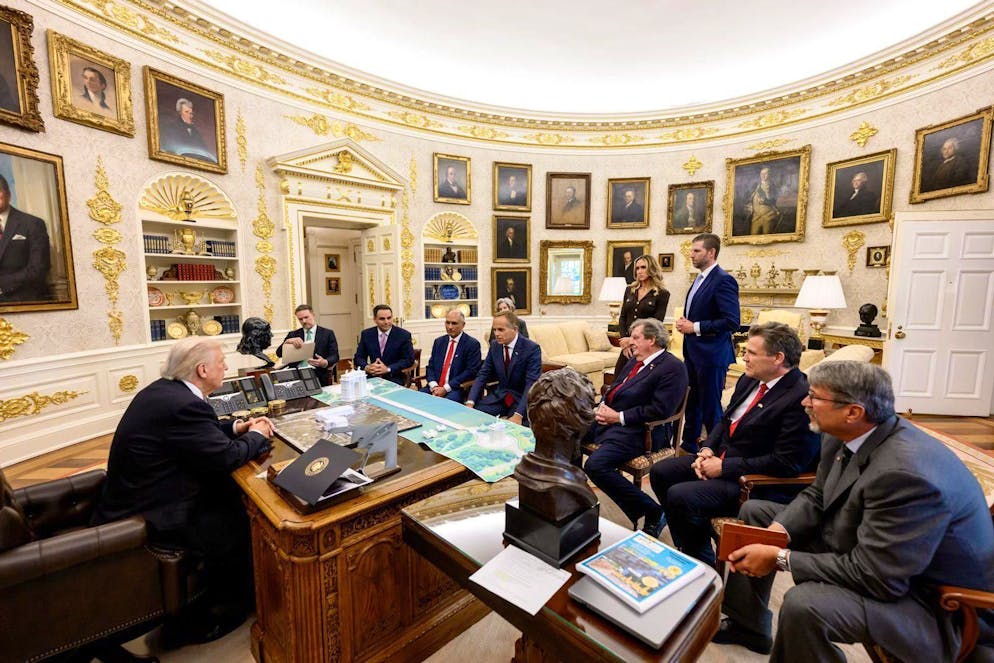 Die Schweizer Wirtschaftsführer bei einem Treffen mit US-Präsidenten Donald Trump im November 2025 im Oval Office des Weissen Hauses.