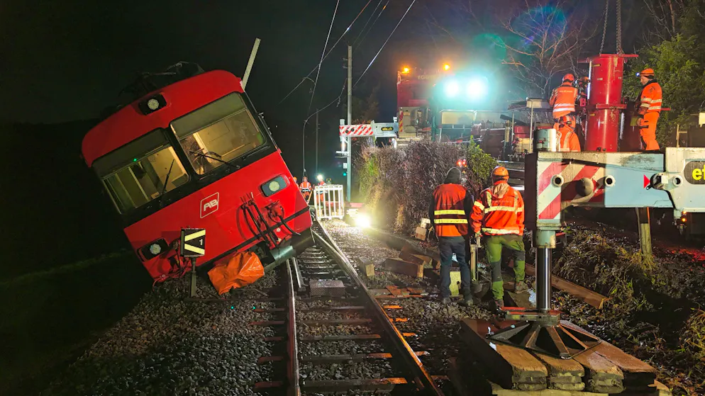 The train, which was traveling downhill, jumped off the tracks with the railcar and the first bogie of the control car as it left the station.