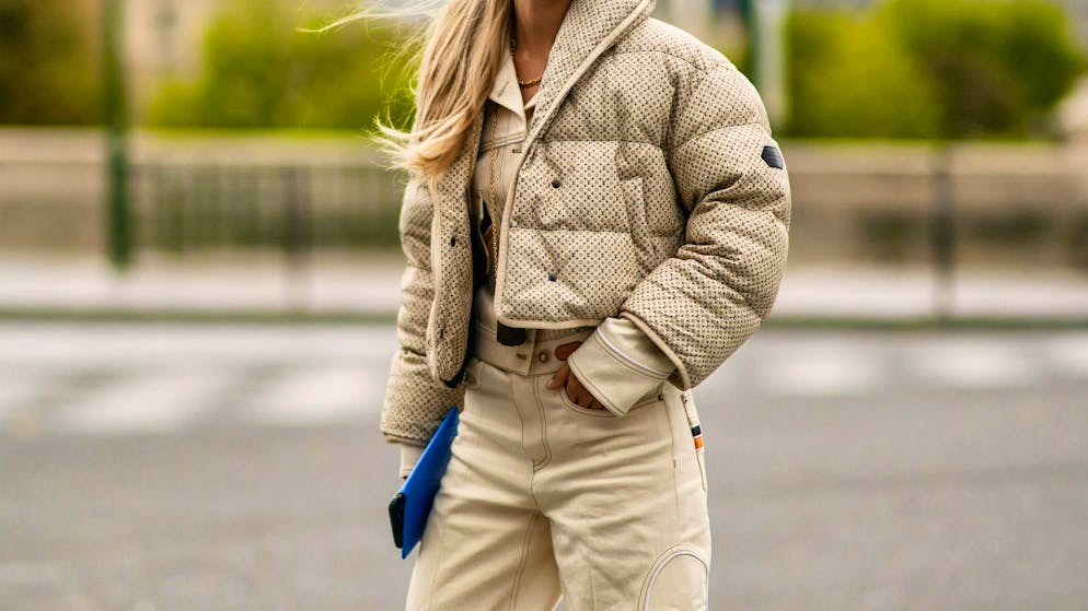 You see them everywhere in winter: down jackets.