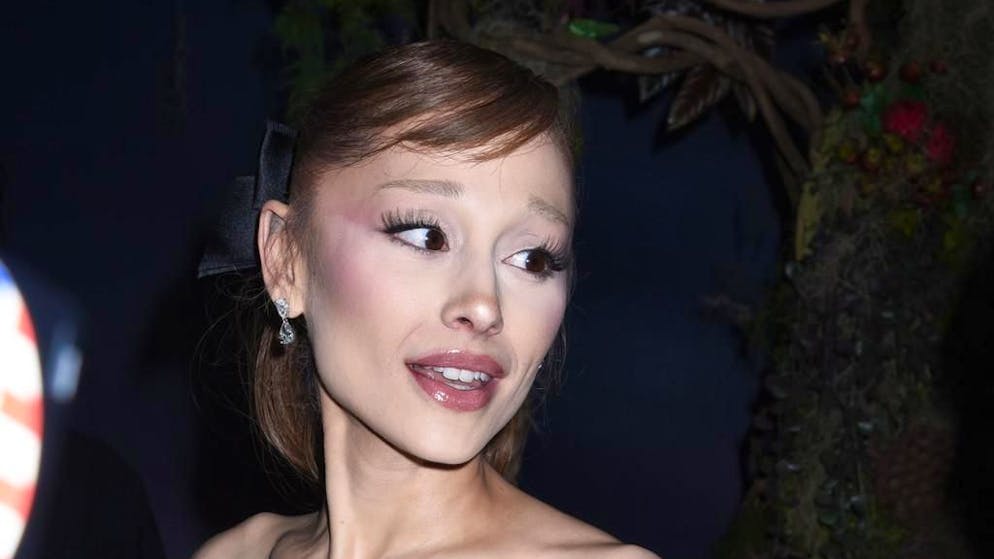 Cinema. Ariana Grande ritrova sé stessa nel ruolo di Glinda in «Wicked: For Good»