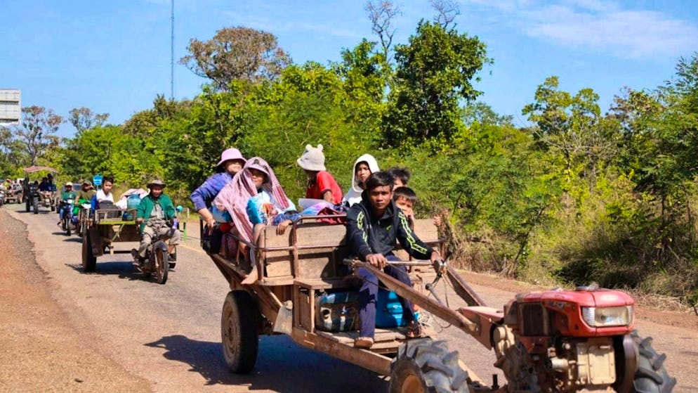 Cambodian villagers sit on tractors as they flee their home in Preah Vihear province. Photo: Uncredited/AGENCE KAMPUCHEA PRESS/AP/dpa