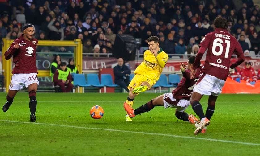 Calcio. Milan vince e torna in testa