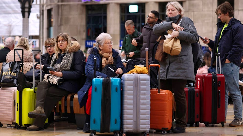 Stundenlange Verkehrsbehinderungen. Pfefferspray-Attacke in Parkhaus an Londoner Flughafen – mehr als 20 Verletzte