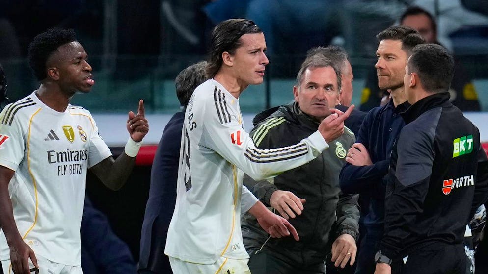 Drei Rote Karten für die Real-Stars. Alonso tobt nach Pleite: «Der Schiedsrichter hat uns in den Wahnsinn getrieben»