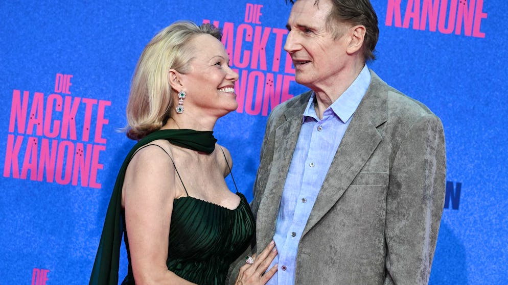 Eine «kurze Romanze». Liam Neeson stellte Pamela Anderson als zukünftige Ehefrau vor
