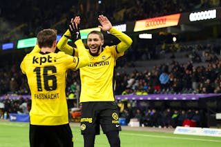 Christian Fassnacht (YB), links, jubelt nach seinem Tor zum 4-0 mit Jaouen Hadjam (YB), rechts, im Fussball Meisterschaftsspiel der Super League zwischen dem BSC Young Boys und dem FC Winterthur, im Stadion Wankdorf in Bern, am Samstag, 22. November 2025. (KEYSTONE/Thomas Hodel)