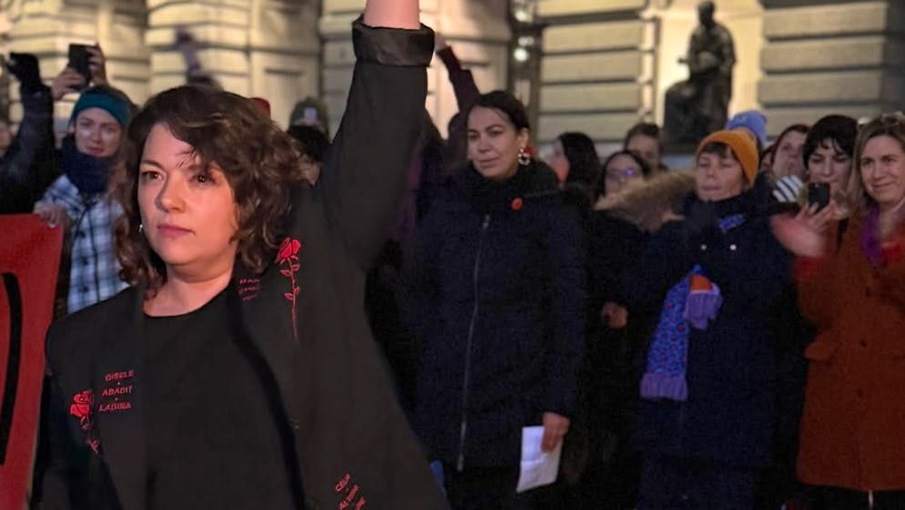 Hours before the Council of States debate. Demonstration on Bundesplatz criticizes cuts to femicide protection