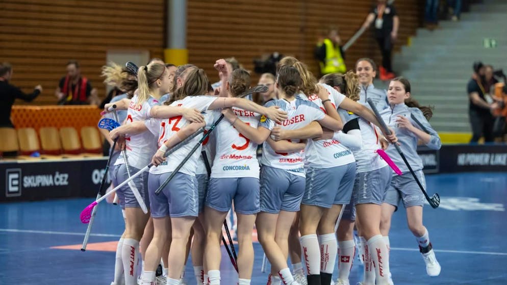 Sport. Swiss women's floorball players meet Slovakia