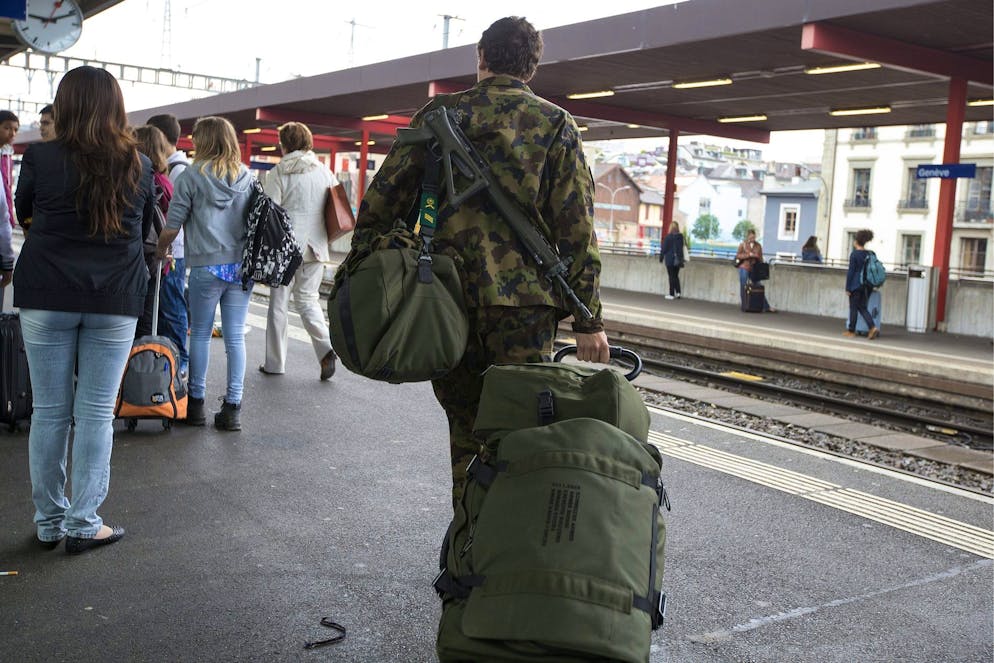 Ein Berner wollte den Marschbefehl fälschen, um damit Zug fahren zu können. (Symbolbild)