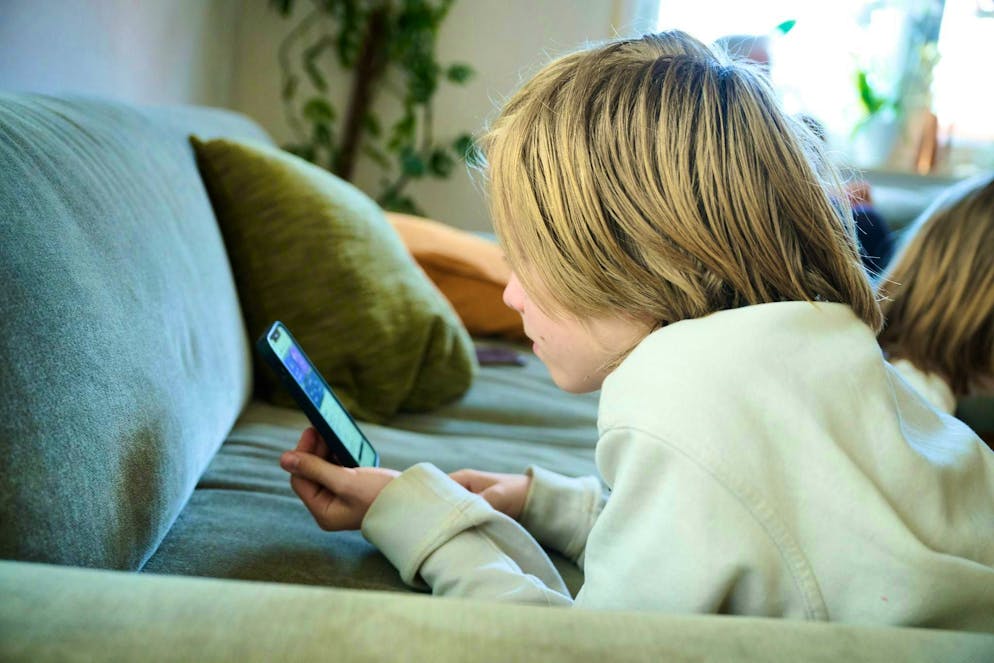 The age limit is justified by the fact that social media harbors risks for children and young people. (archive picture)