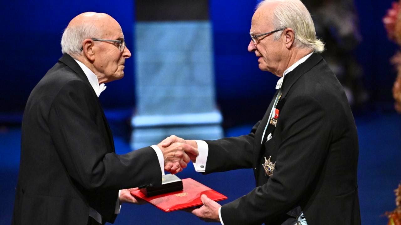 International. Nobelpreisträger in Stockholm ausgezeichnet