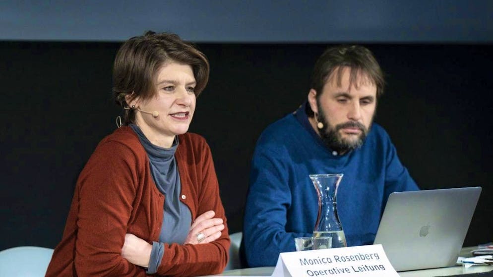 Niccolò Castelli, artistic director of the Solothurn Film Festival (right), and Monica Rosenberg, operational director (left), presented the program for the 61st edition on Wednesday. According to the program, audiences can expect to see films that break away from the categories of "good" and "bad". (archive picture)