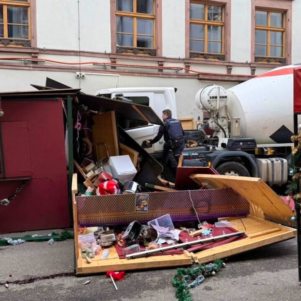 Accident. Bâle : un camion percute trois stands d'un marché de Noël