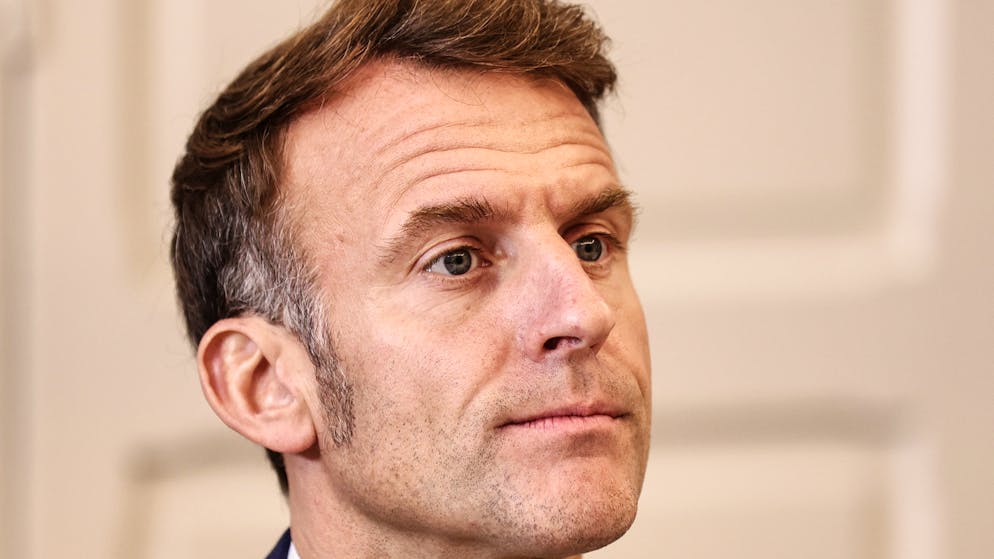 Emmanuel Macron reprend mercredi en Bretagne son tour de France sur la régulation des réseaux sociaux.