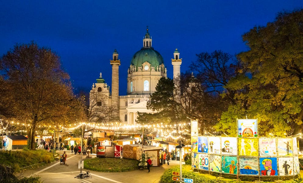 Il più famoso dei mercatini viennesi è il Wiener Christkindlmarkt sulla Rathausplatz della città austriaca.