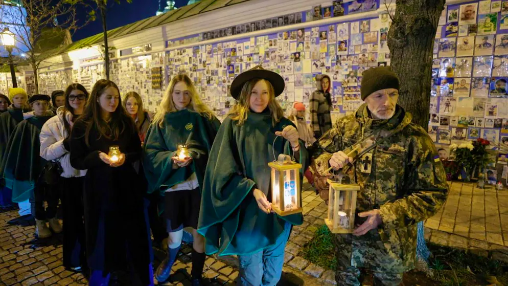 Sfilata per la pace, a Kiev.