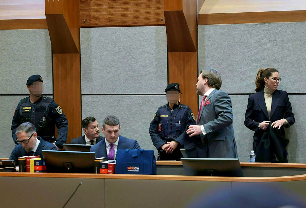 Investor Benko erneut verurteilt – Freispruch für Ehefrau - Gallery. Das Ehepaar Benko hat sich laut Verteidigung zum ersten Mal seit Beginn der U-Haft von René Benko im Januar 2025 gesehen.