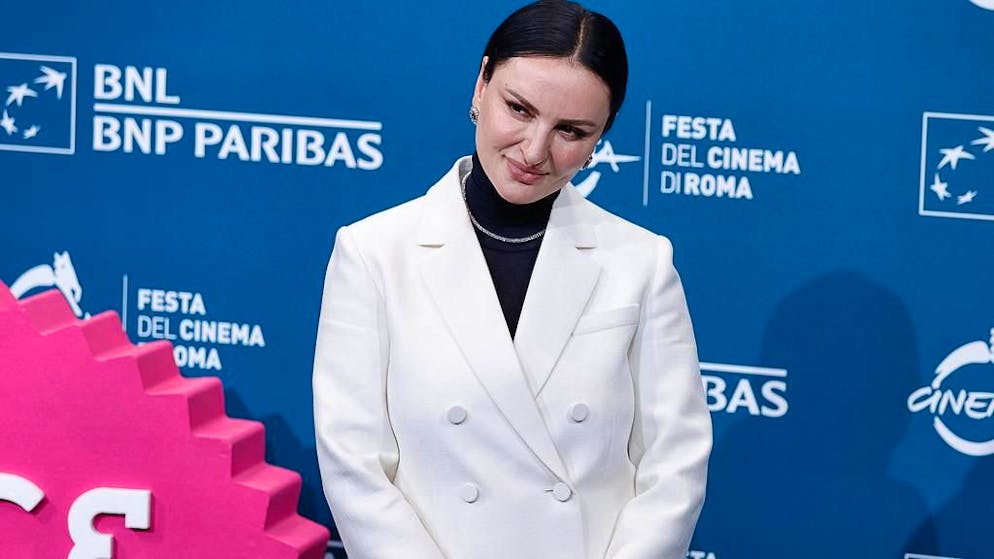 È su Raya. Arisa e le app di dating: «Non mi sono ancora incontrata con nessuno»