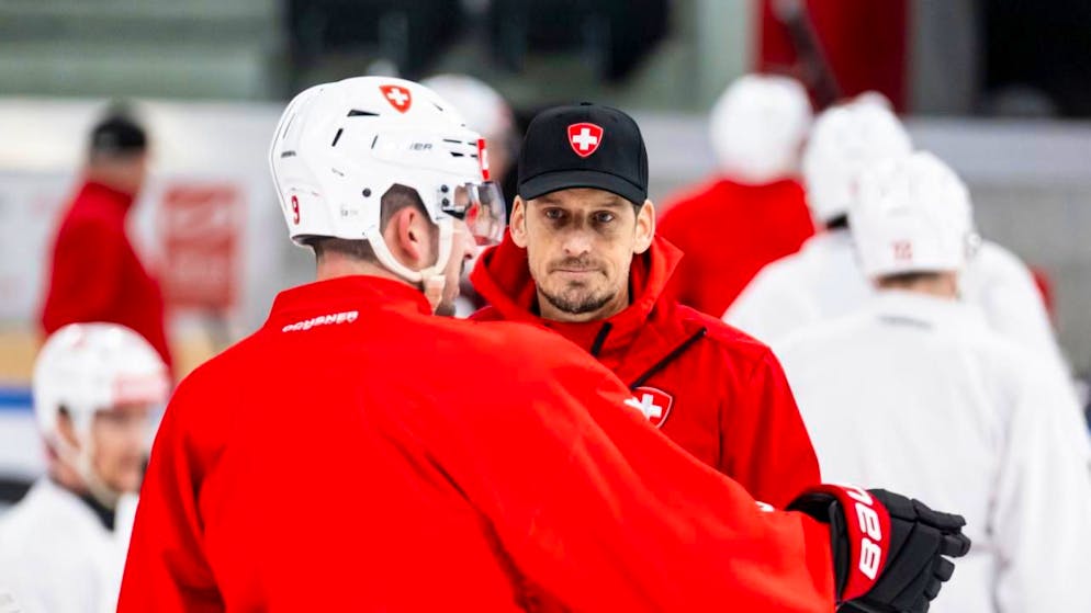 Nationaltrainer Patrick Fischer im Gespräch mit Damien Riat