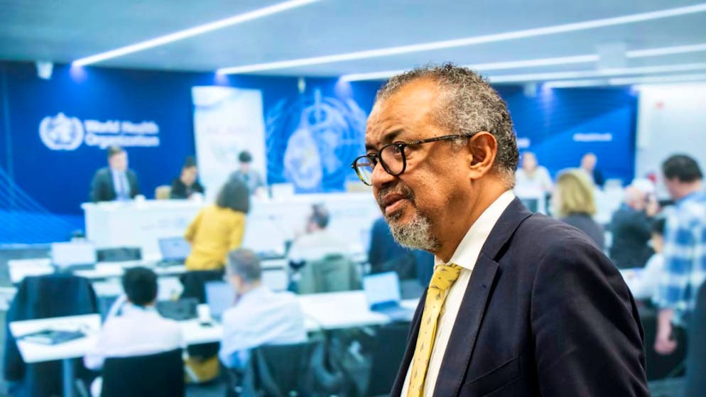 Le directeur général de l'Organisation mondiale de la santé (OMS) Tedros Adhanom Ghebreyesus insiste sur le caractère "indispensable" des vaccins contrairement à l'administration américaine.