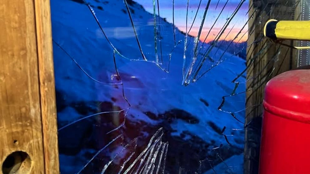 «Nur noch Deppen in den Bergen». Unbekannte hinterlassen Bilder der Verwüstung – Hüttenwarte entsetzt