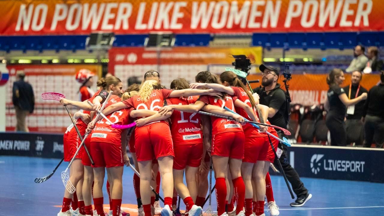 Unihockey. Schweizerinnen brillieren bei Pflicht und warten auf Schweden