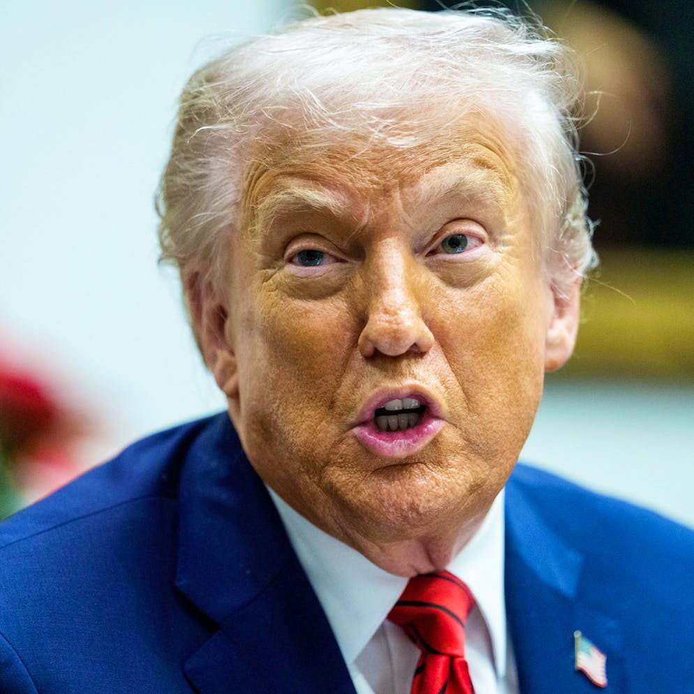 Bataille d'enchères. «Ennemi du peuple» - Donald Trump tire à boulets rouges sur CNN