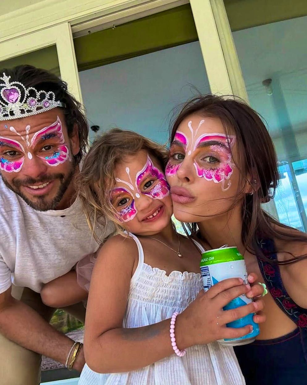 Influencer Indy Clinton (right) and daughter Soul (center).