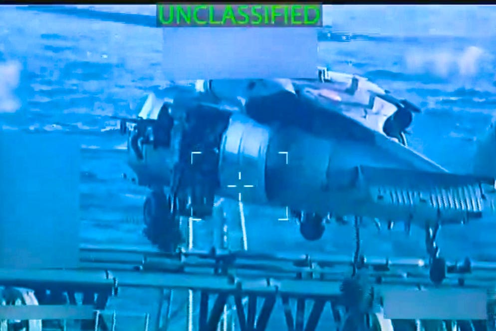 Venezuela condemns storming of oil tanker by US soldiers - Gallery. A helicopter flew the soldiers to the ship.