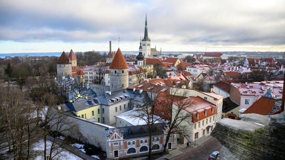 ARCHIV - Blick vom Domberg auf die Altstadt von Tallinn, der Hauptstadt von Estland. Foto: Bernd von Jutrczenka/dpa