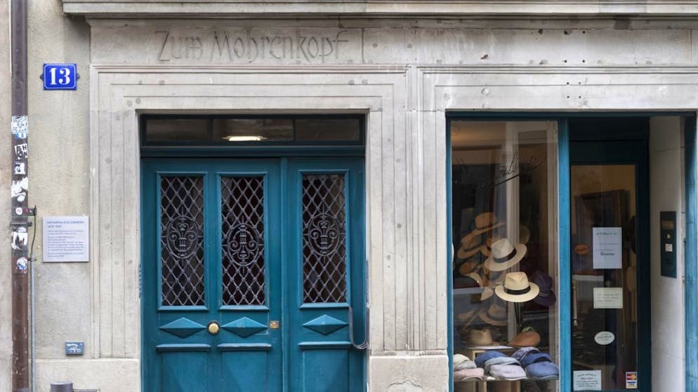 La scritta con riferimento ai "mori" su uno dei due degli edifici nel centro storico di Zurigo. L'iscrizione è stata coperta oggi in modo reversibile. (immagine d'archivio)