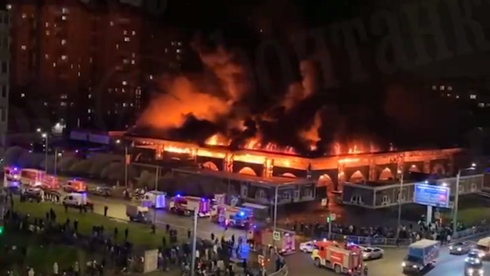 Feuerinferno in Sankt Petersburg. Mega-Markt in Flammen – Explosionen, ein Toter, zwei Verletzte