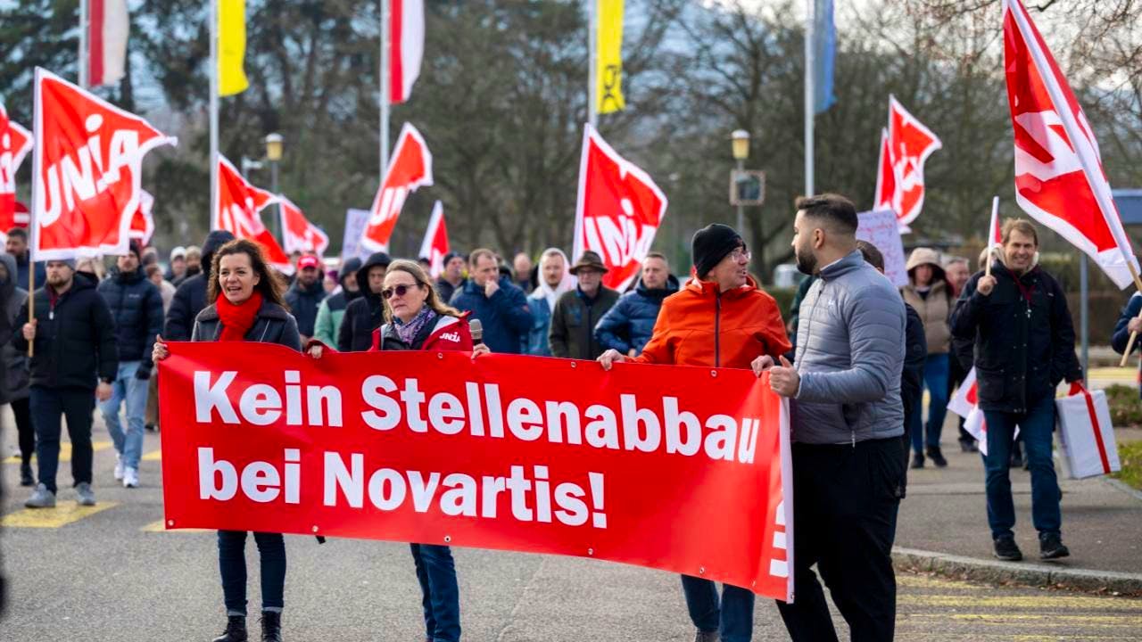 Industria farmaceutica. Novartis: manifestazione a Stein (AG) contro taglio di impieghi
