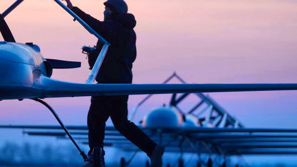 ARCHIVE - A Ukrainian Defense Intelligence Service soldier prepares to launch the An-196 Lyutyy long-range drone at an undisclosed location in Ukraine. Photo: Evgeniy Maloletka/AP/dpa