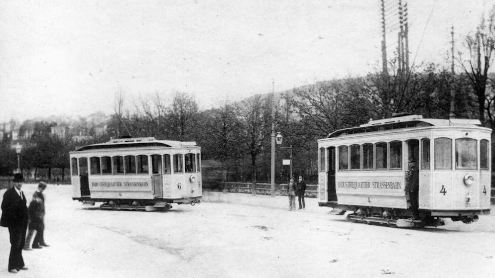 Zurich streetcar history. Streetcars on lines 4 and 6 at Sihlqaui in 1898.