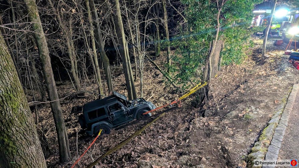 Incidente. Auto finisce in un dirupo a Brissago, conducente al pronto soccorso