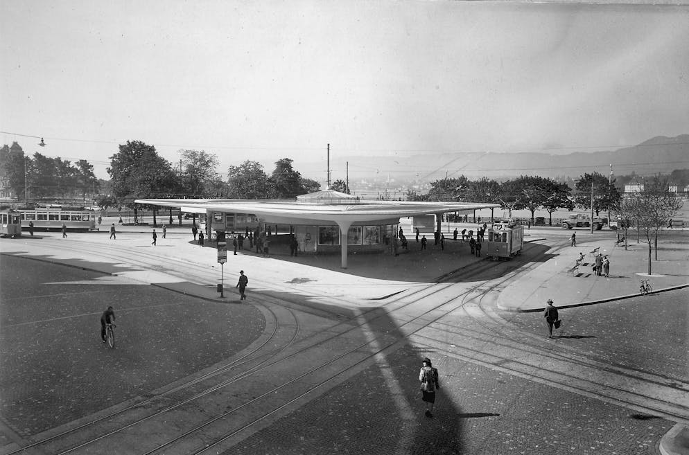 Zurich streetcar history. Bellevue redesigned in 1938: Line 10 can be seen on the left, while line 8 is just stopping on the right.